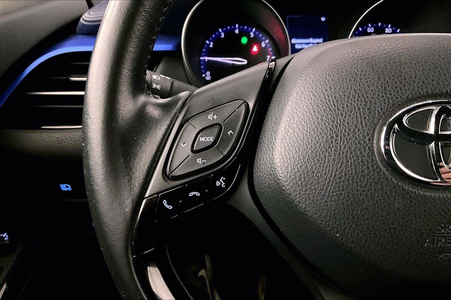 Used 2020 Toyota C-HR XLE image 17