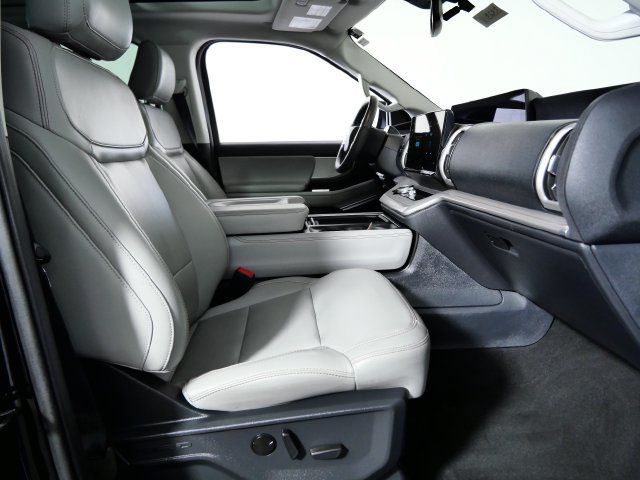 Certified 2025 Ford Expedition Active AWD/4WD image 11