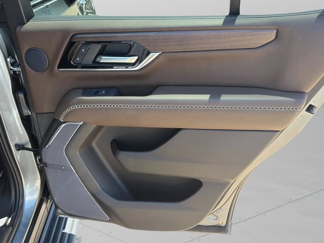 Used 2025 GMC Yukon Denali Ultimate AWD/4WD image 13