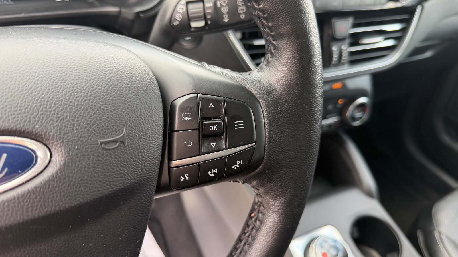 Certified 2020 Ford Escape Titanium w/ Titanium Premium Package 2.0 FWD image 29