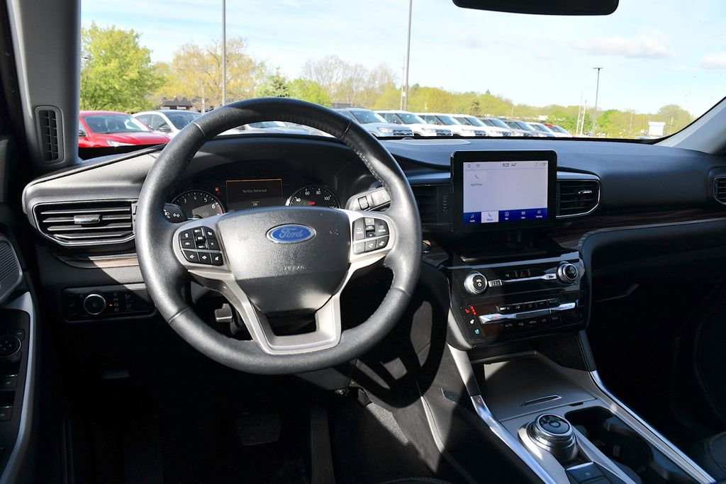 Certified 2024 Ford Explorer Limited AWD/4WD image 12