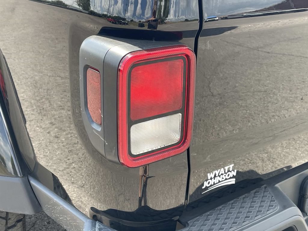 Used 2022 Jeep Gladiator Sport AWD/4WD image 12