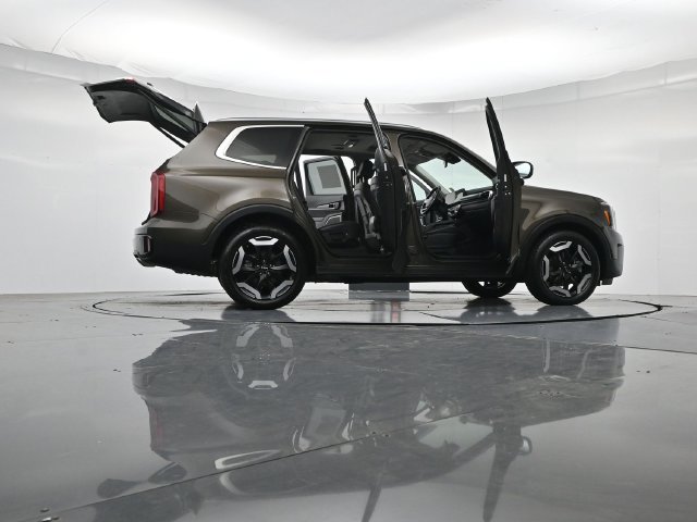 Used 2025 Kia Telluride S FWD image 54