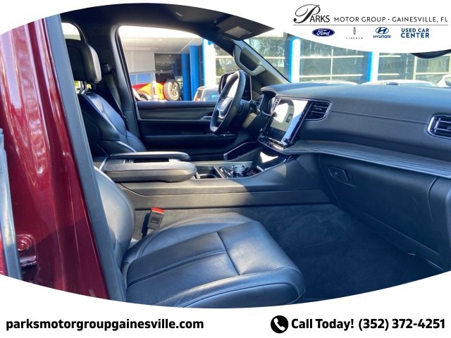 Used 2024 Jeep Wagoneer Series II w/ Flexible Seating Group image 17