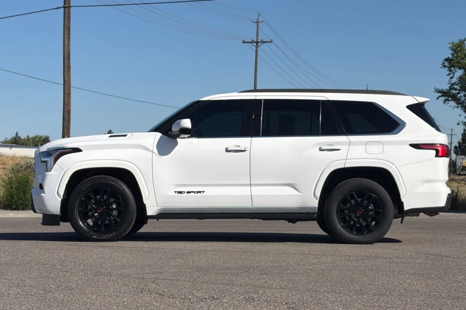 Used 2023 Toyota Sequoia SR5 w/ SR5 Premium Package AWD/4WD image 5