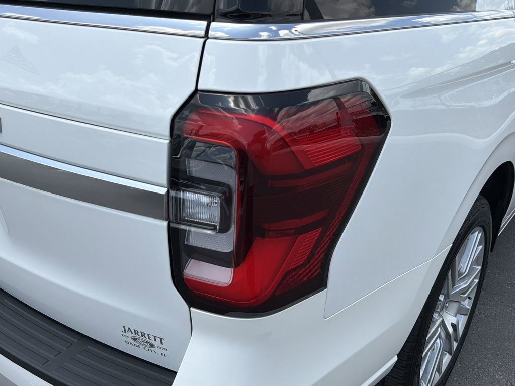 Certified 2024 Ford Expedition Platinum RWD image 9