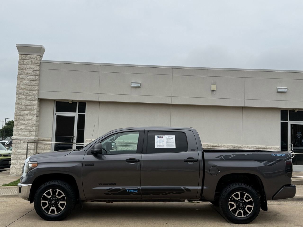 Used 2018 Toyota Tundra SR5 w/ SR5 Upgrade Package AWD/4WD image 3