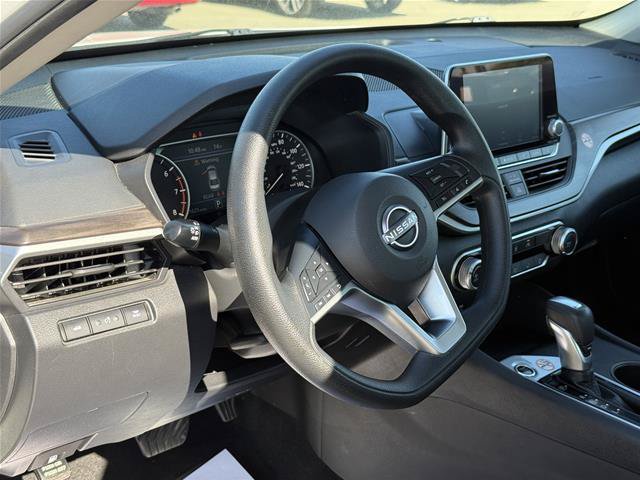 Used 2025 Nissan Altima 2.5 SV FWD image 10