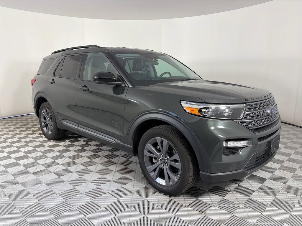 Certified 2024 Ford Explorer XLT w/ Equipment Group 202A AWD/4WD image 1