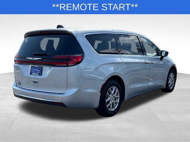 Used 2024 Chrysler Pacifica Touring-L FWD image 5