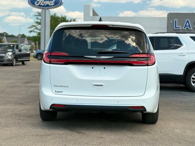 Used 2023 Chrysler Pacifica Touring-L FWD image 34