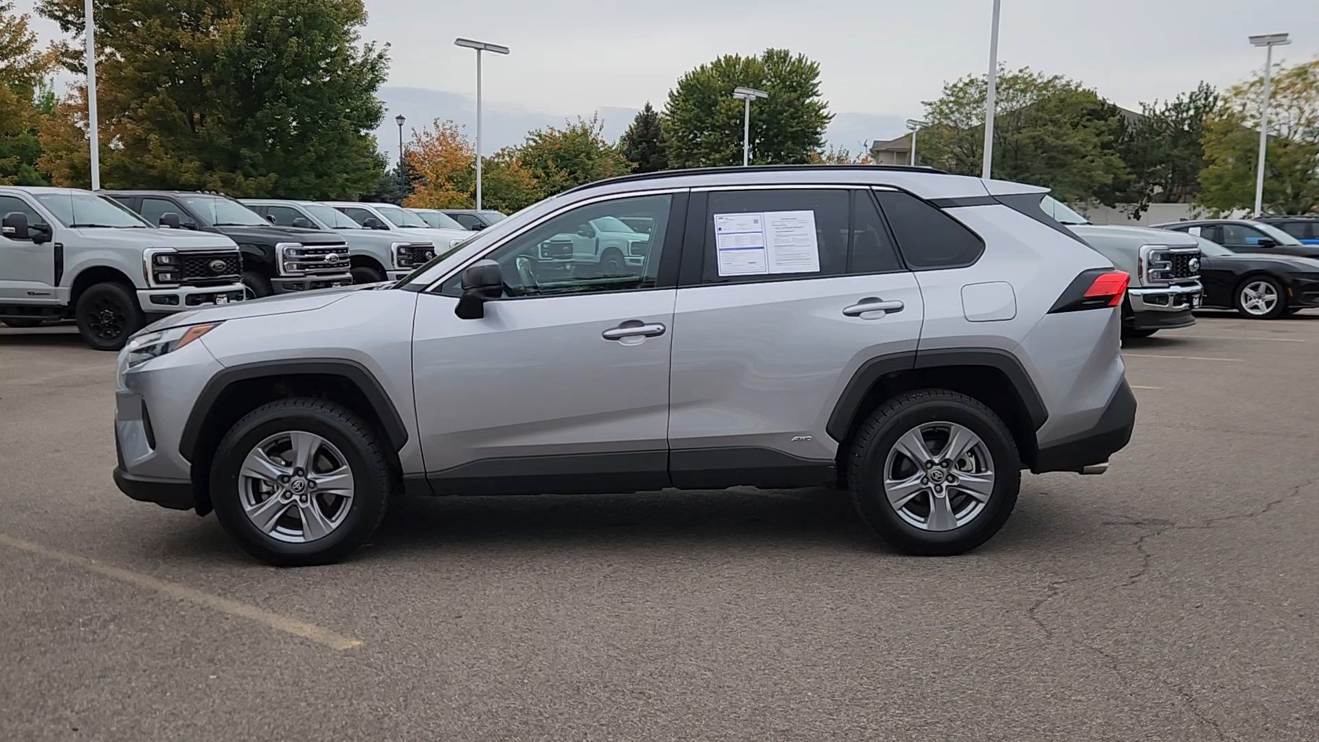 Used 2025 Toyota RAV4 LE AWD/4WD image 24