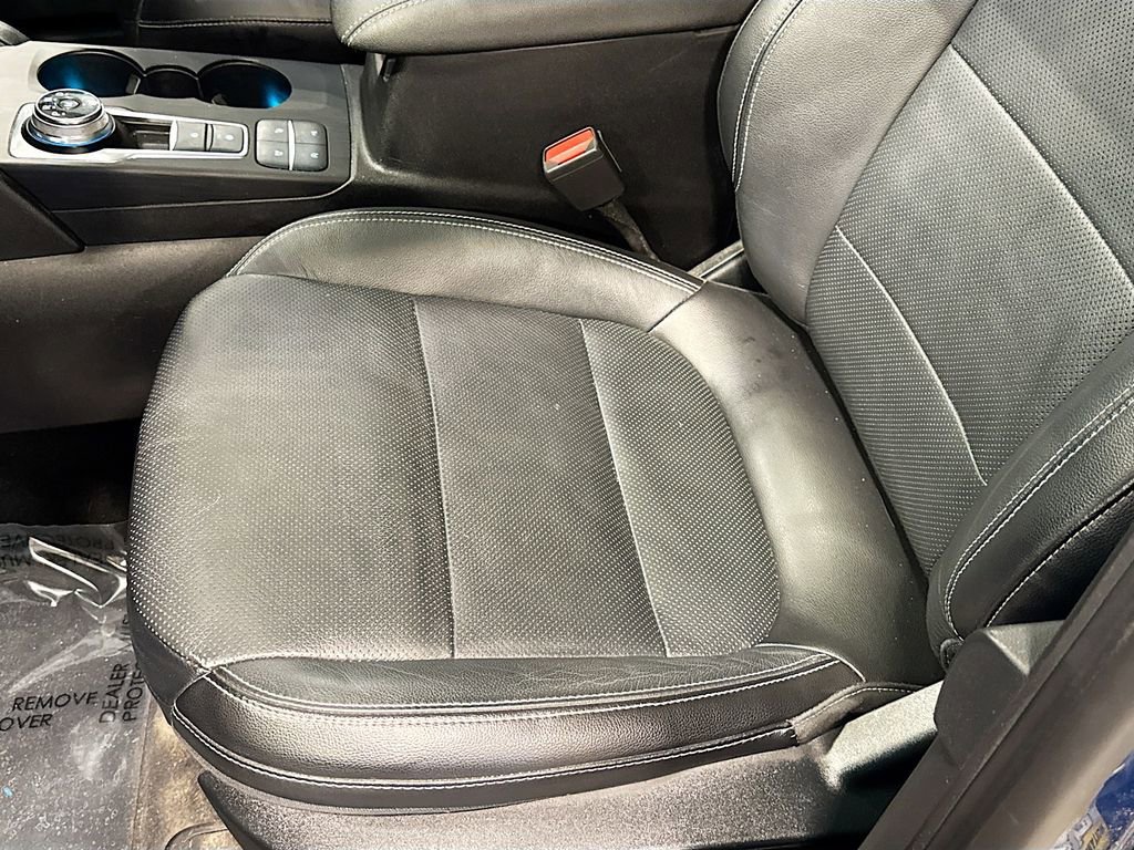 Certified 2020 Ford Escape Titanium image 17