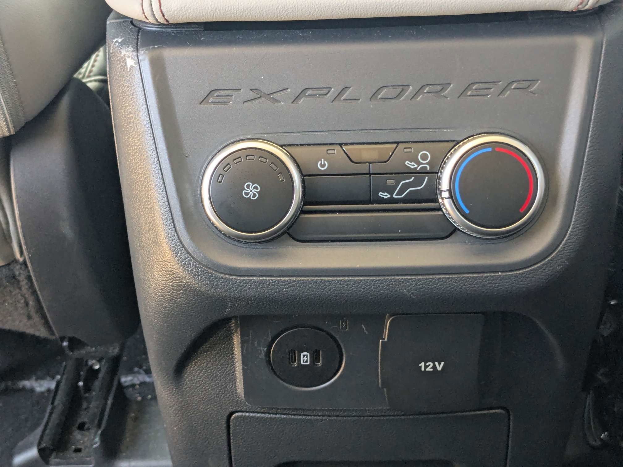 Certified 2025 Ford Explorer Active w/ Active Comfort Package RWD image 15