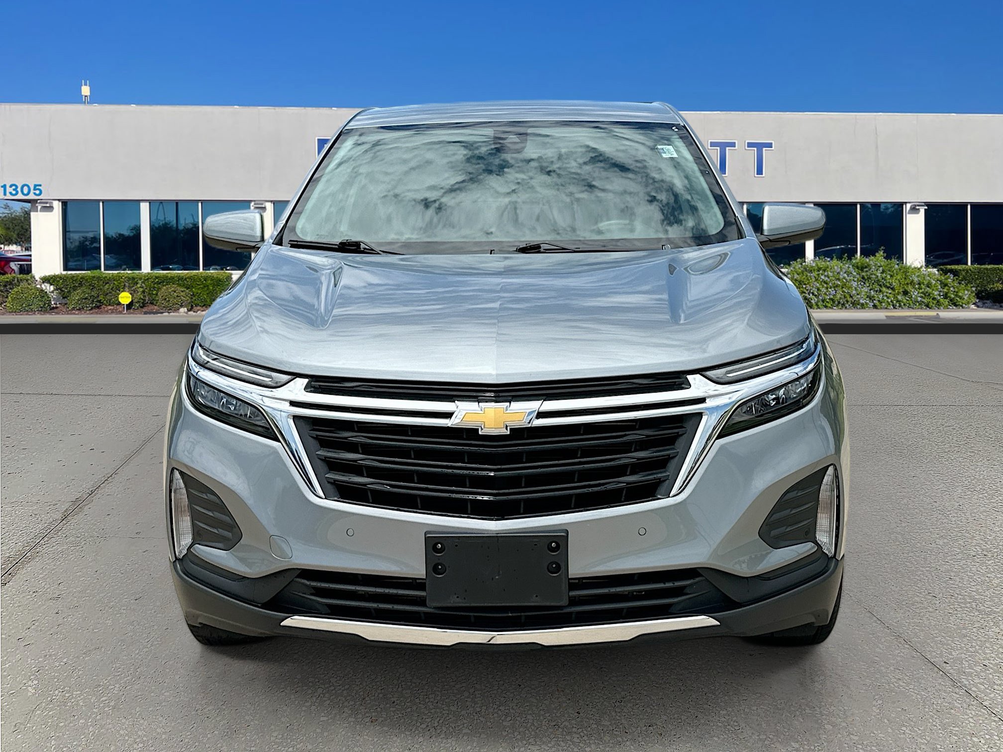 Used 2024 Chevrolet Equinox LT FWD image 2