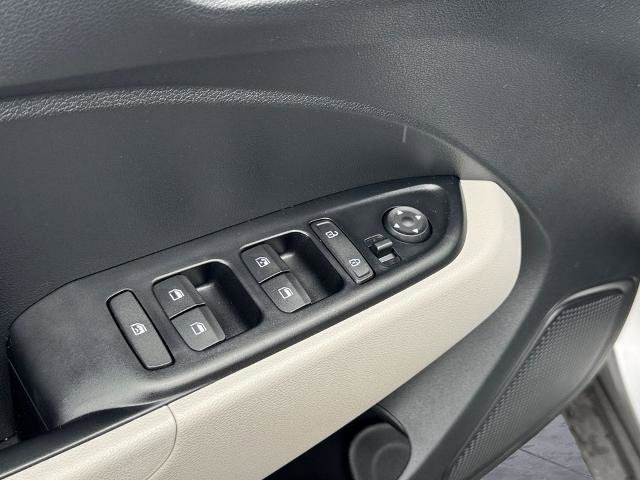 Used 2023 Hyundai Venue SEL FWD image 14