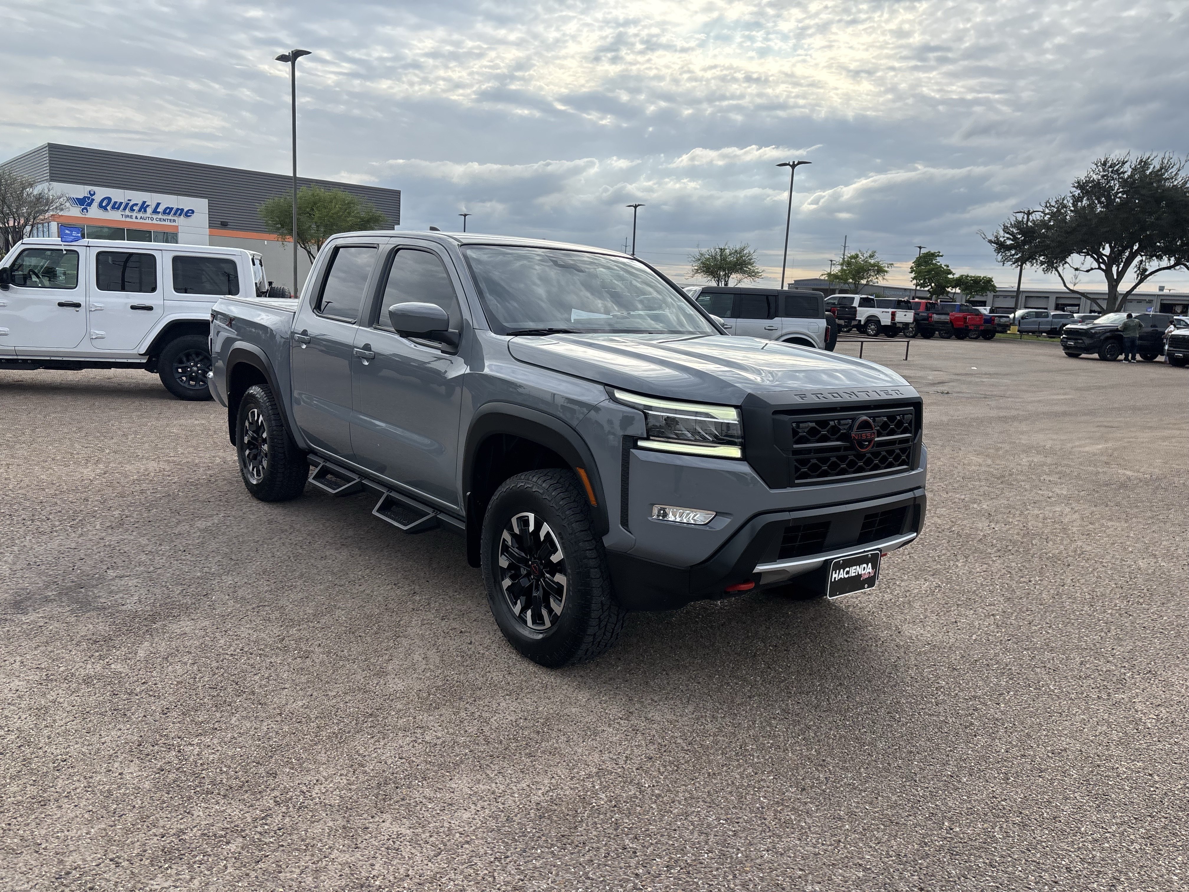 Used 2022 Nissan Frontier Pro-X RWD image 5