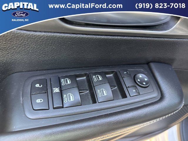 Used 2025 Chrysler Pacifica Select FWD image 21