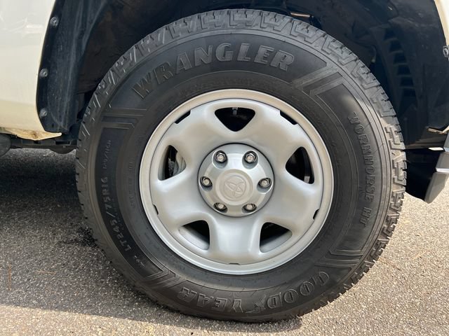 Used 2022 Toyota Tacoma SR w/ SR Convenience Package RWD image 14