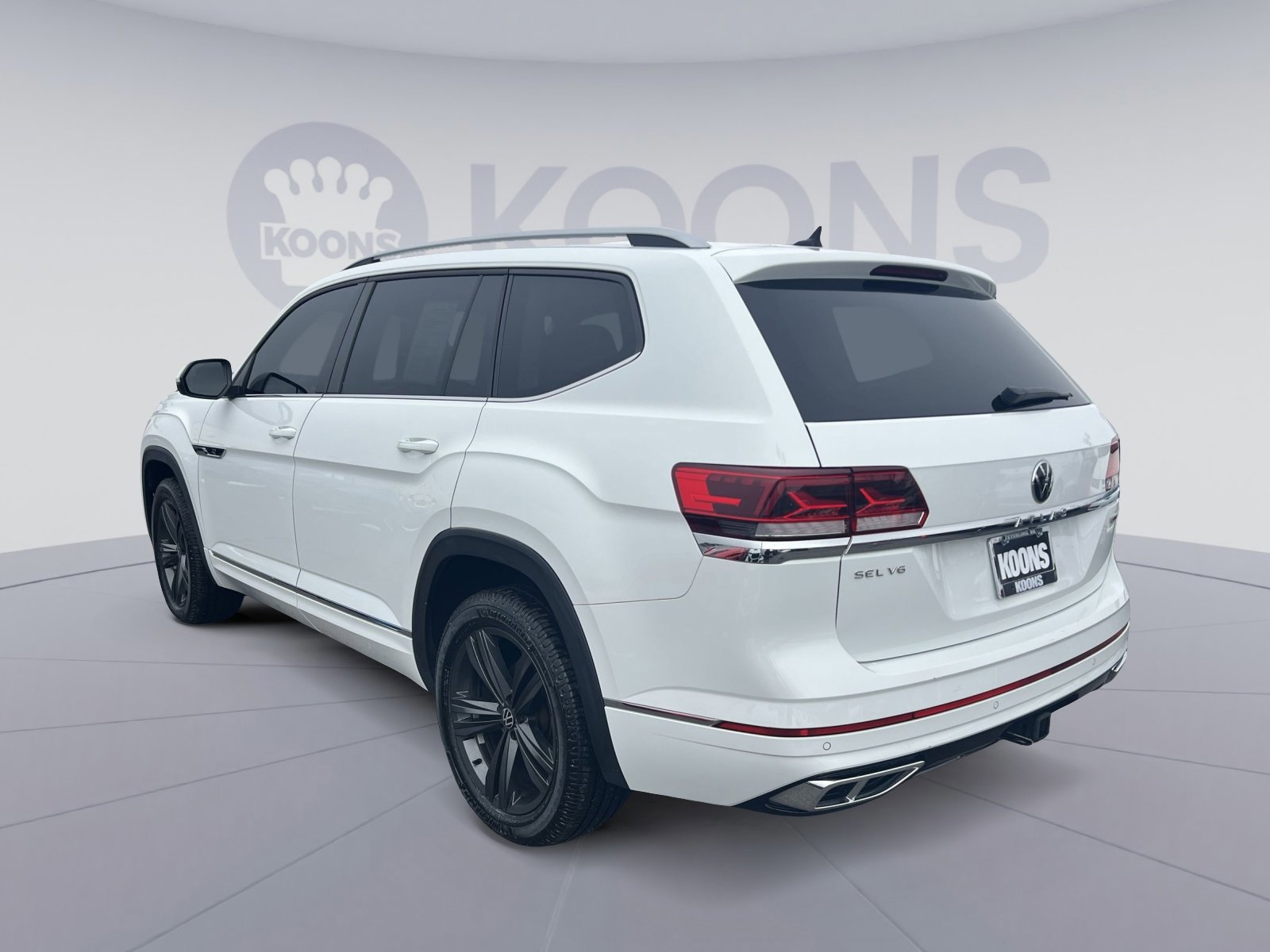 Used 2022 Volkswagen Atlas SEL R-Line image 3
