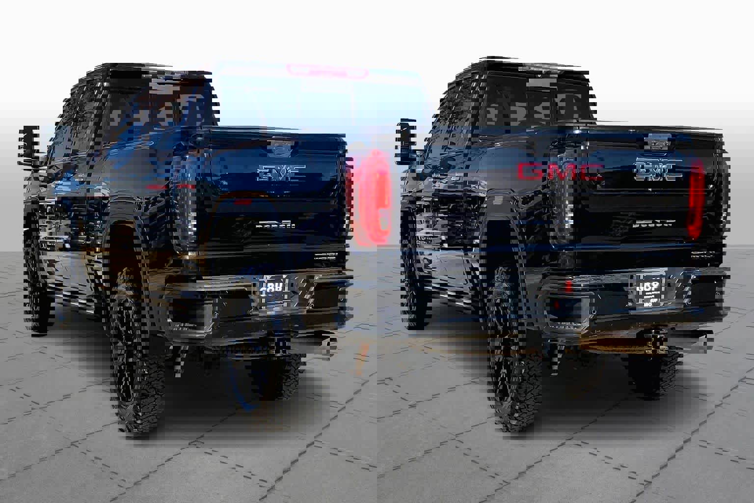 Used 2022 GMC Sierra 2500 Denali w/ Denali Black Diamond Edition image 11