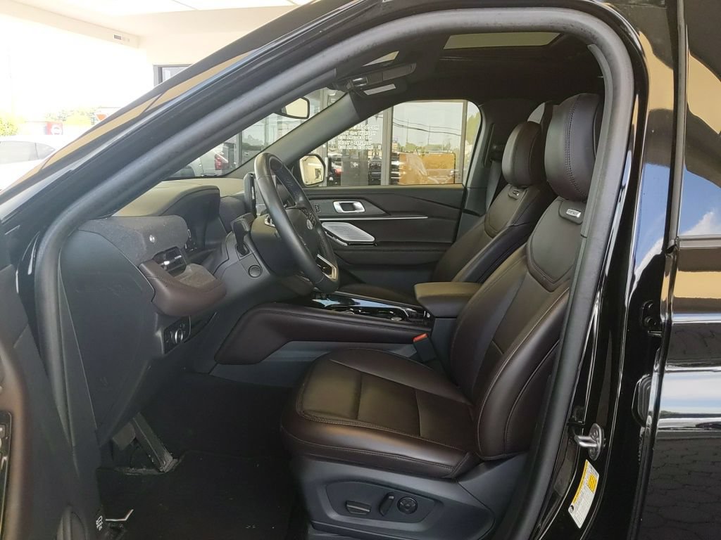Certified 2025 Ford Explorer Platinum AWD/4WD image 14