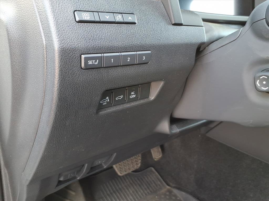 Used 2024 Lexus GX 550 w/ Accessory Package (2T) AWD/4WD image 11