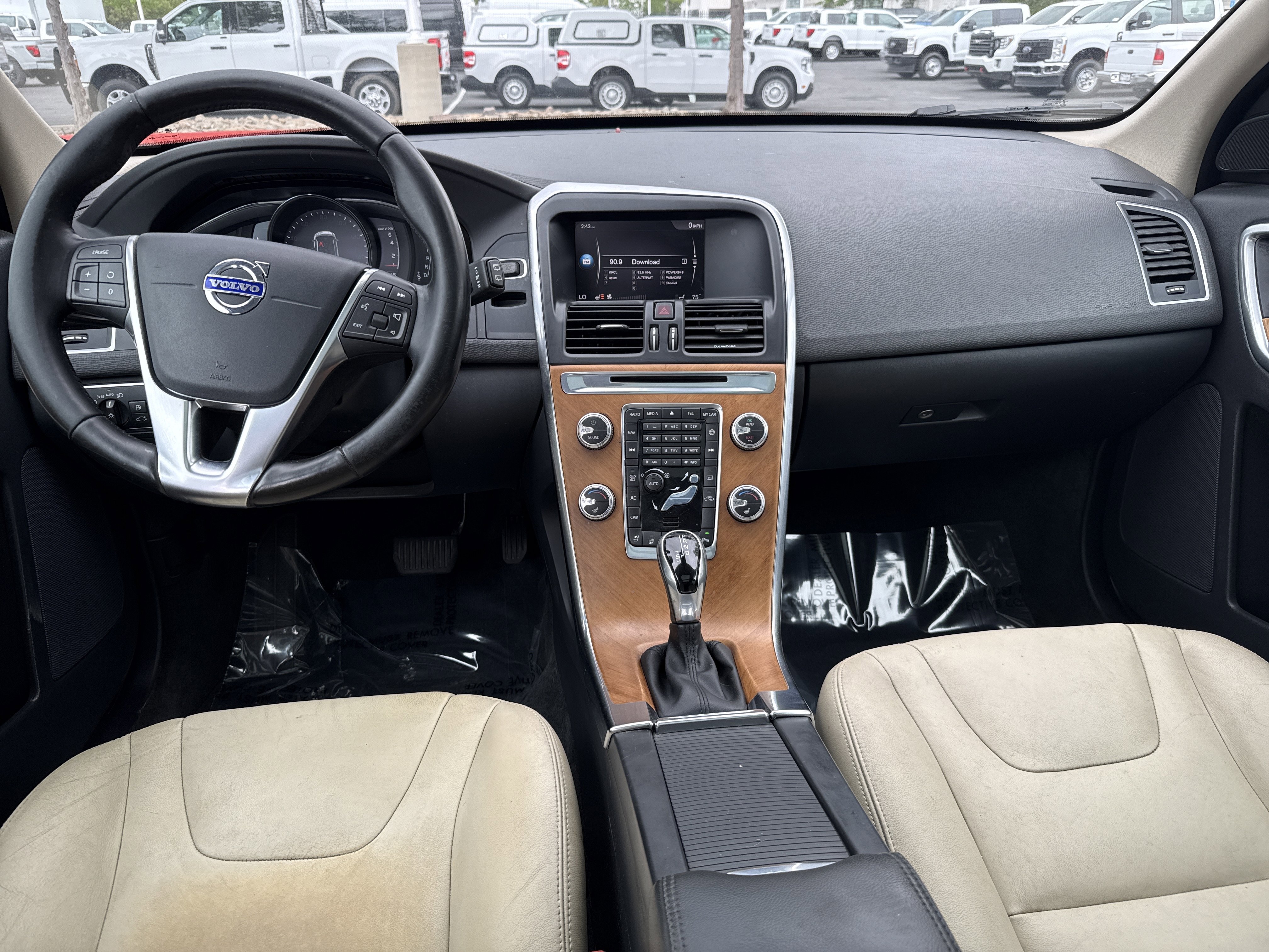 Used 2017 Volvo XC60 T6 Inscription w/ Climate Package AWD/4WD image 16