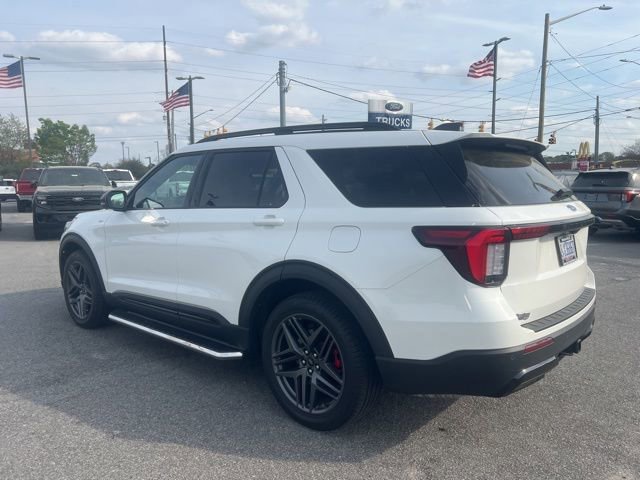 Certified 2025 Ford Explorer ST-Line w/ Premium Package AWD/4WD image 3