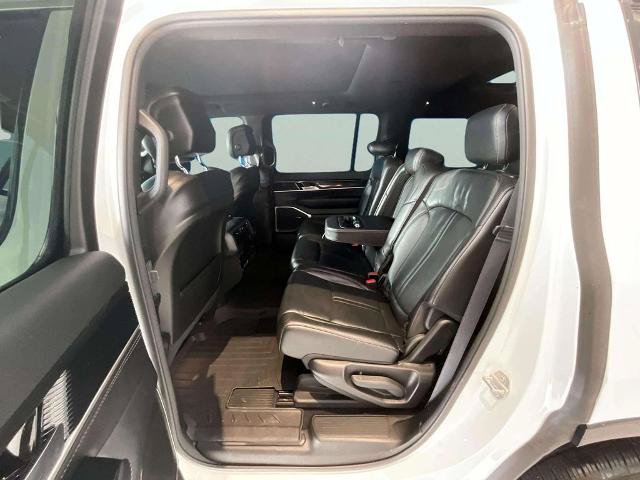 Used 2023 Jeep Wagoneer 4WD w/ Premium Group I image 18
