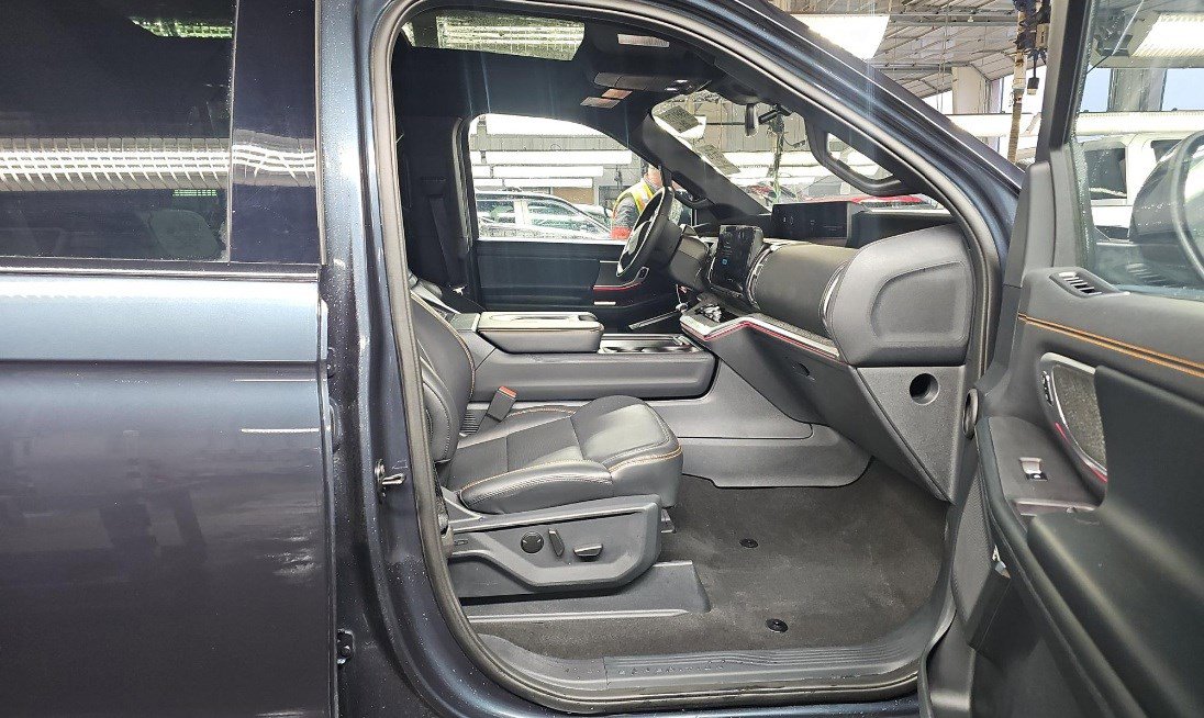 Certified 2025 Ford Expedition Tremor image 2