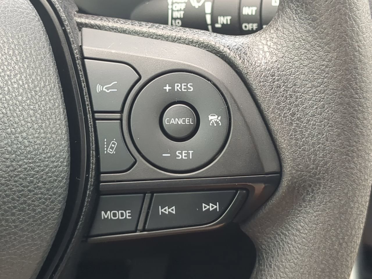 Used 2022 Toyota RAV4 XLE FWD image 22