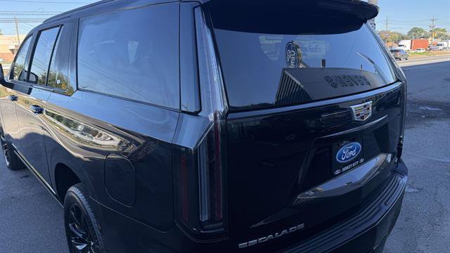 Used 2025 Cadillac Escalade ESV Sport w/ Touring Package AWD/4WD image 39