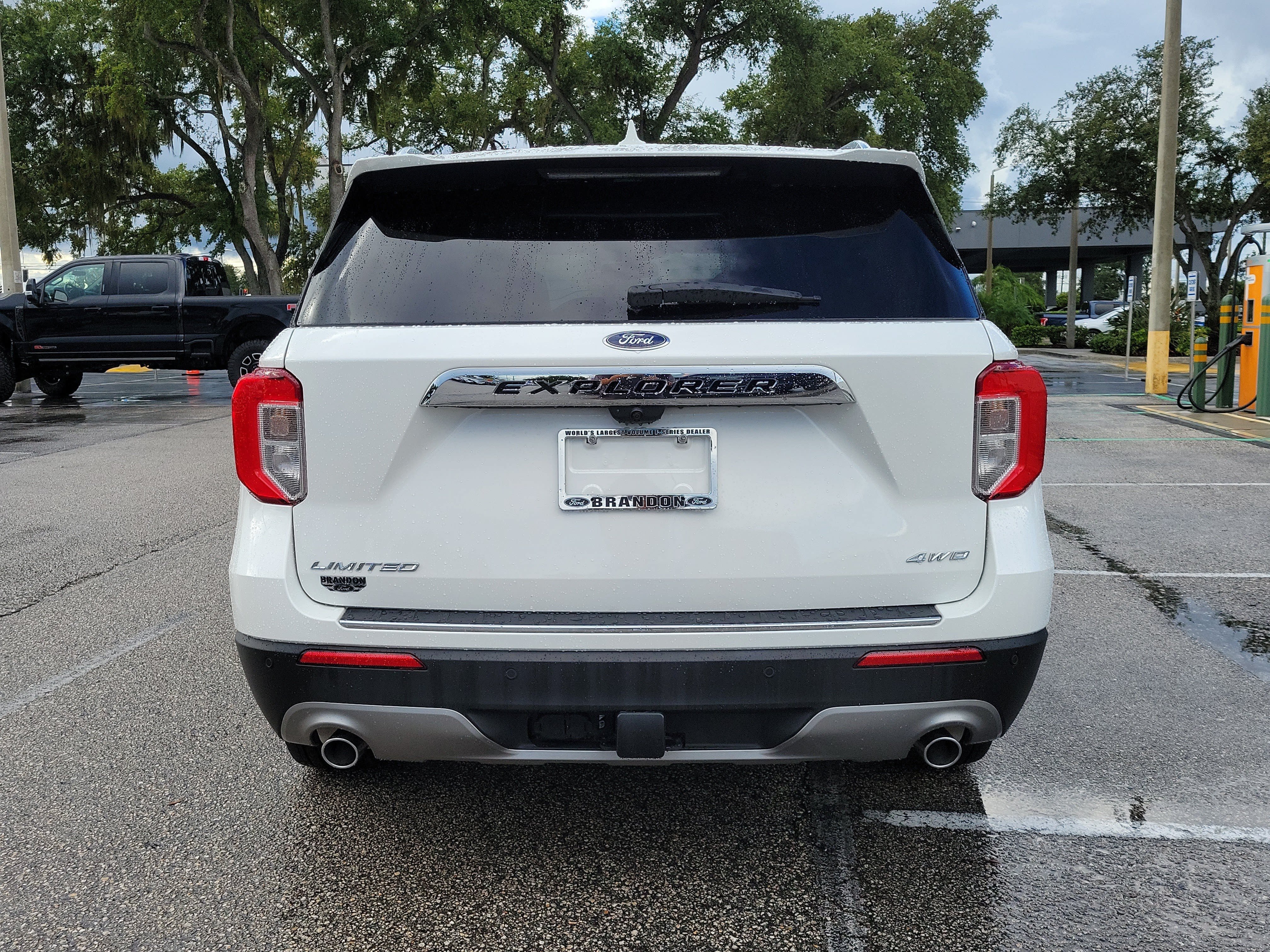 Certified 2024 Ford Explorer Limited w/ Limited Technology Package AWD/4WD image 8