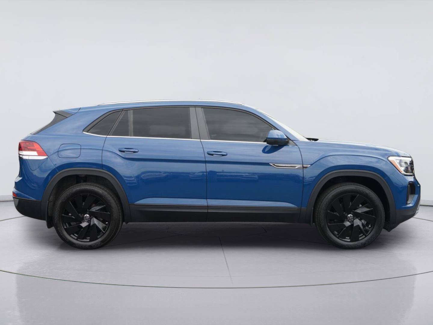 Used 2025 Volkswagen Atlas Cross Sport SE FWD image 5
