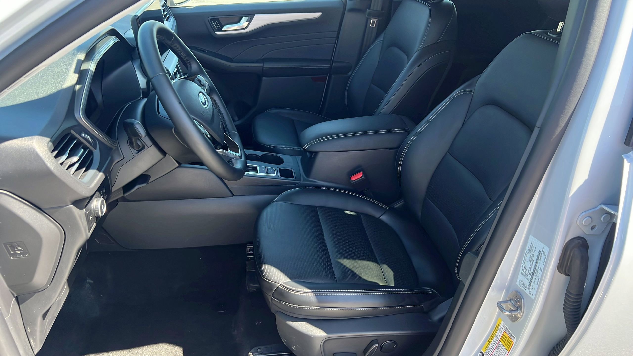 Certified 2025 Ford Escape Platinum AWD/4WD image 10