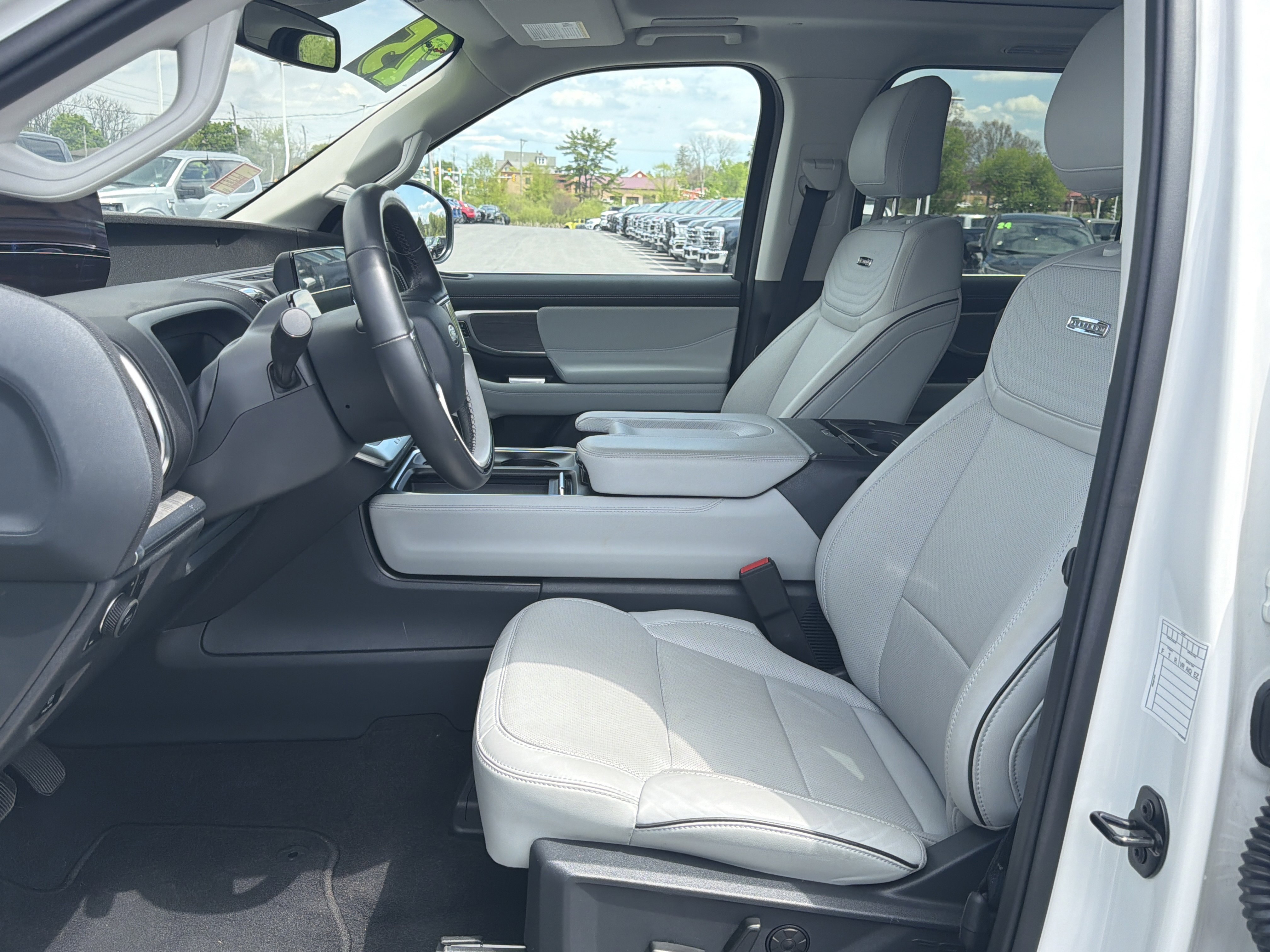 Certified 2025 Ford Expedition Max Platinum w/ Platinum Ultimate Package AWD/4WD image 12