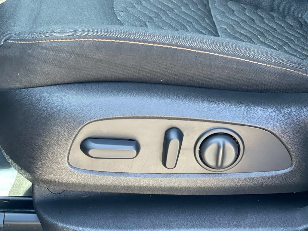 Used 2018 Chevrolet Equinox LT w/ Sun & Infotainment Package FWD image 24