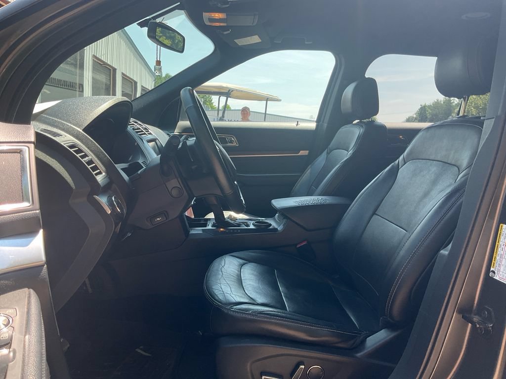 Certified 2017 Ford Explorer Limited FWD image 16