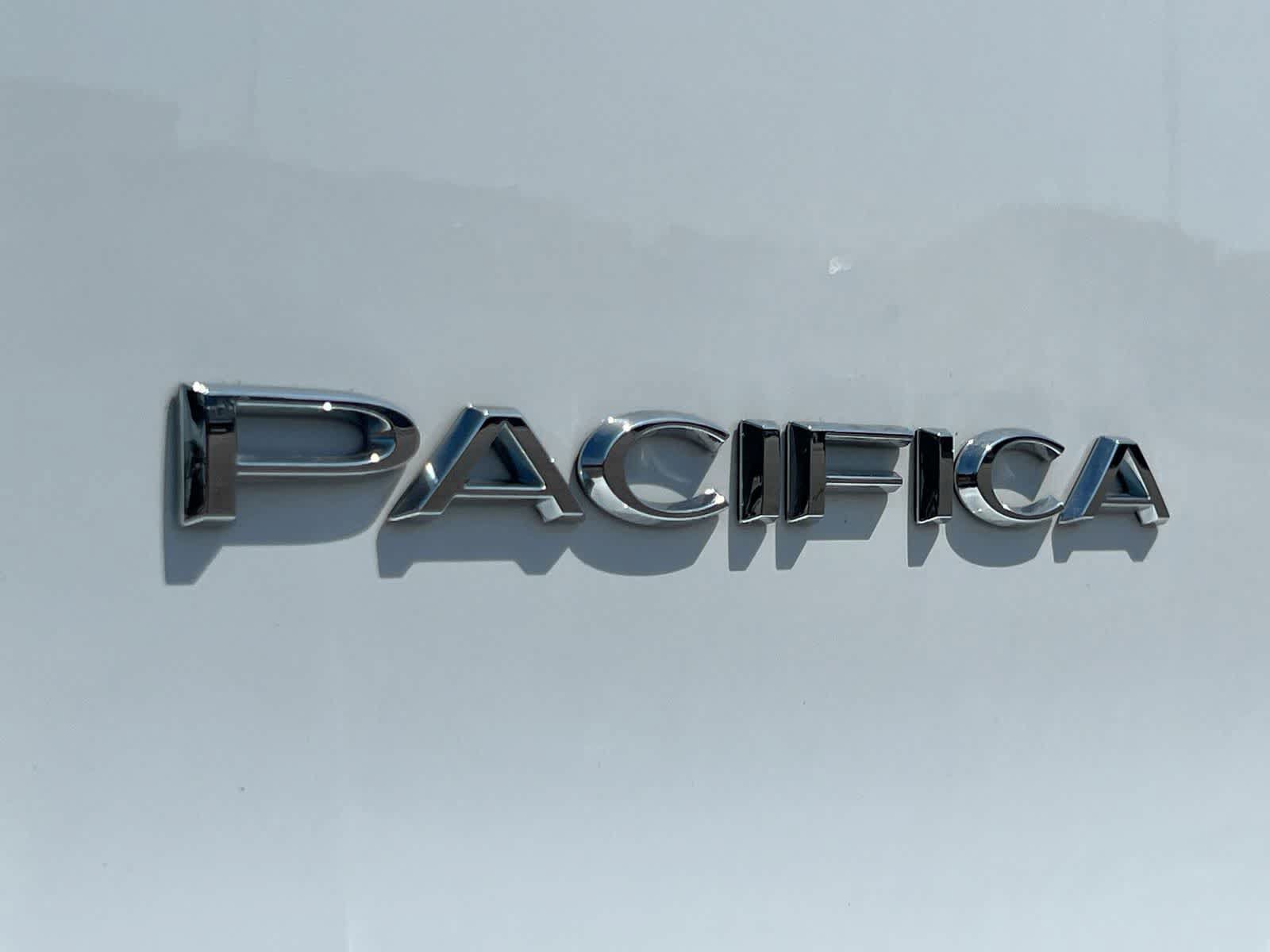 Used 2020 Chrysler Pacifica Limited FWD image 13