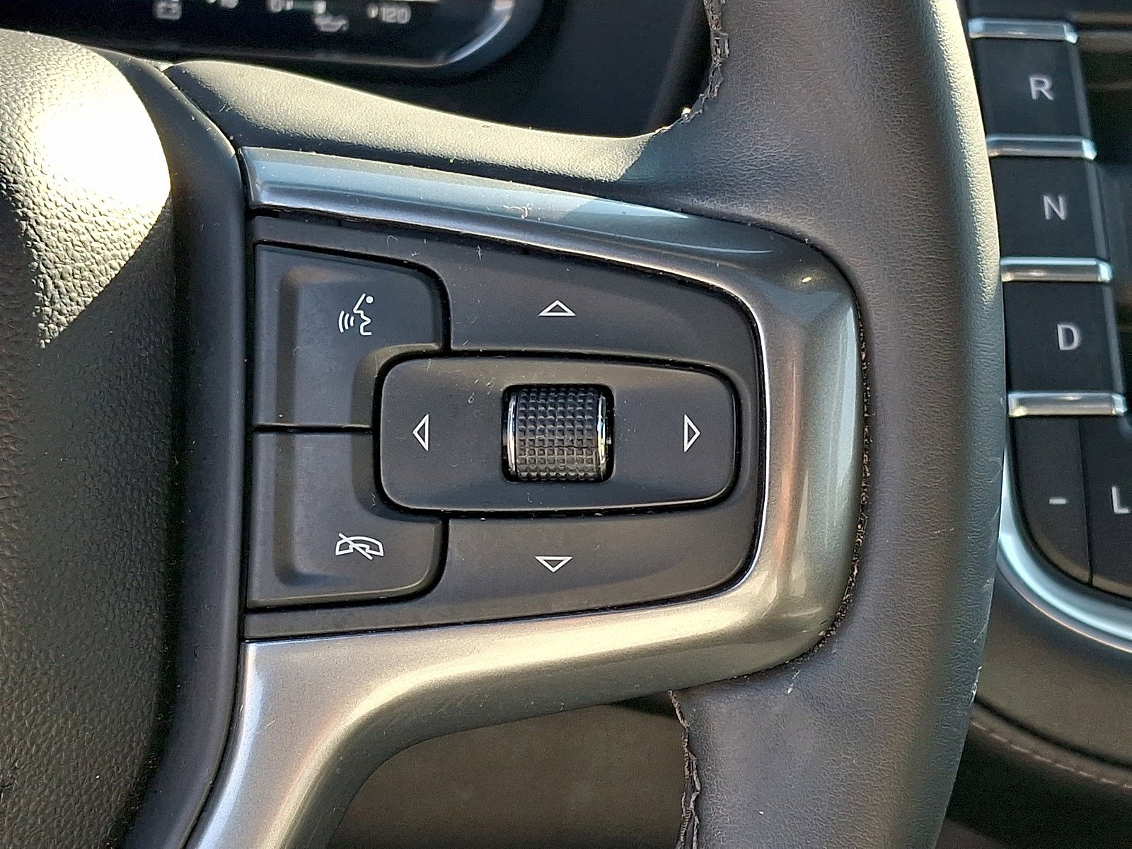 Used 2024 Chevrolet Tahoe Z71 w/ Z71 Off-Road Package image 21