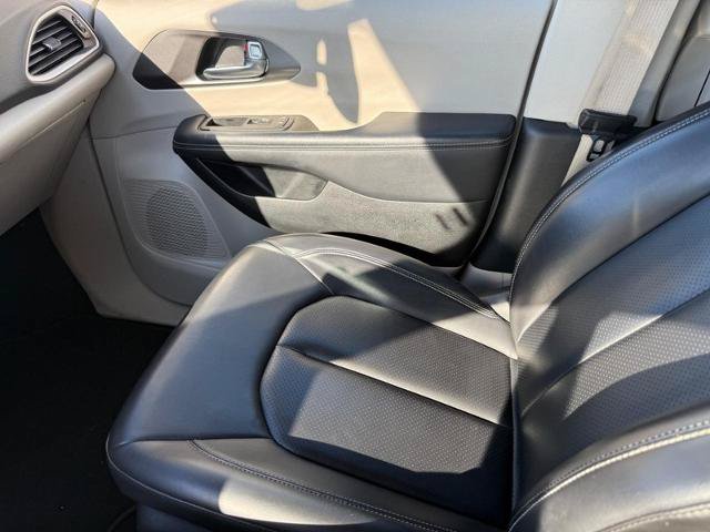 Used 2023 Chrysler Pacifica Touring-L FWD image 22