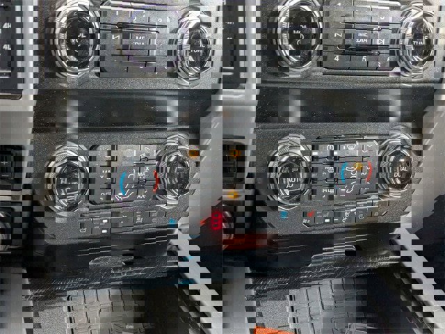 Certified 2020 Ford F350 Platinum w/ FX4 Off-Road Package image 25