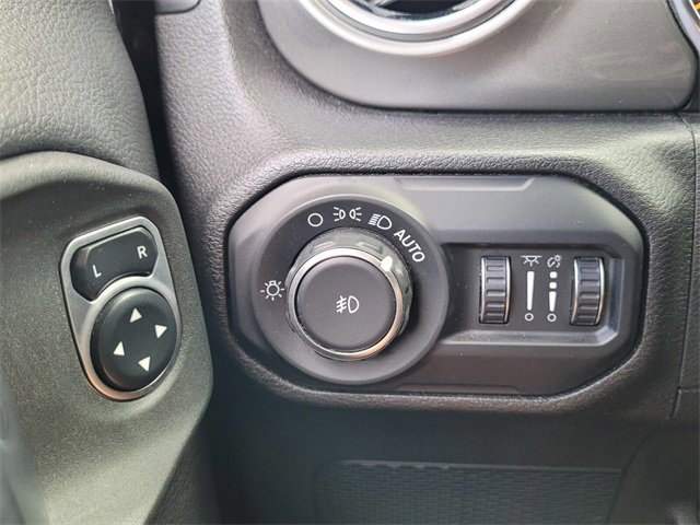 Used 2019 Jeep Wrangler Unlimited Sahara image 23