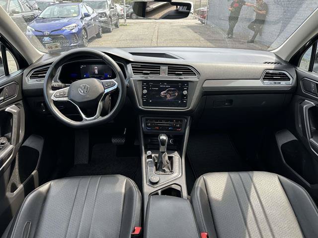 Used 2022 Volkswagen Tiguan SE AWD/4WD image 39