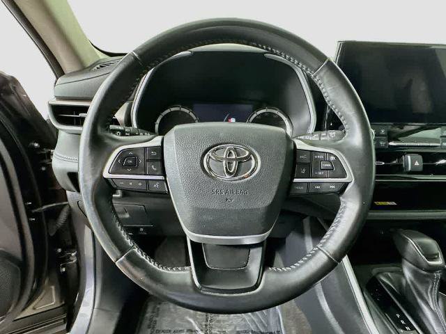 Used 2023 Toyota Highlander XLE FWD image 16
