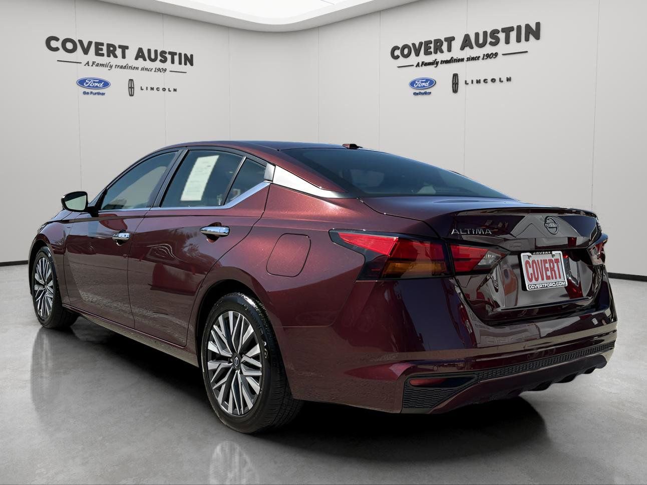 Used 2024 Nissan Altima 2.5 SV image 3