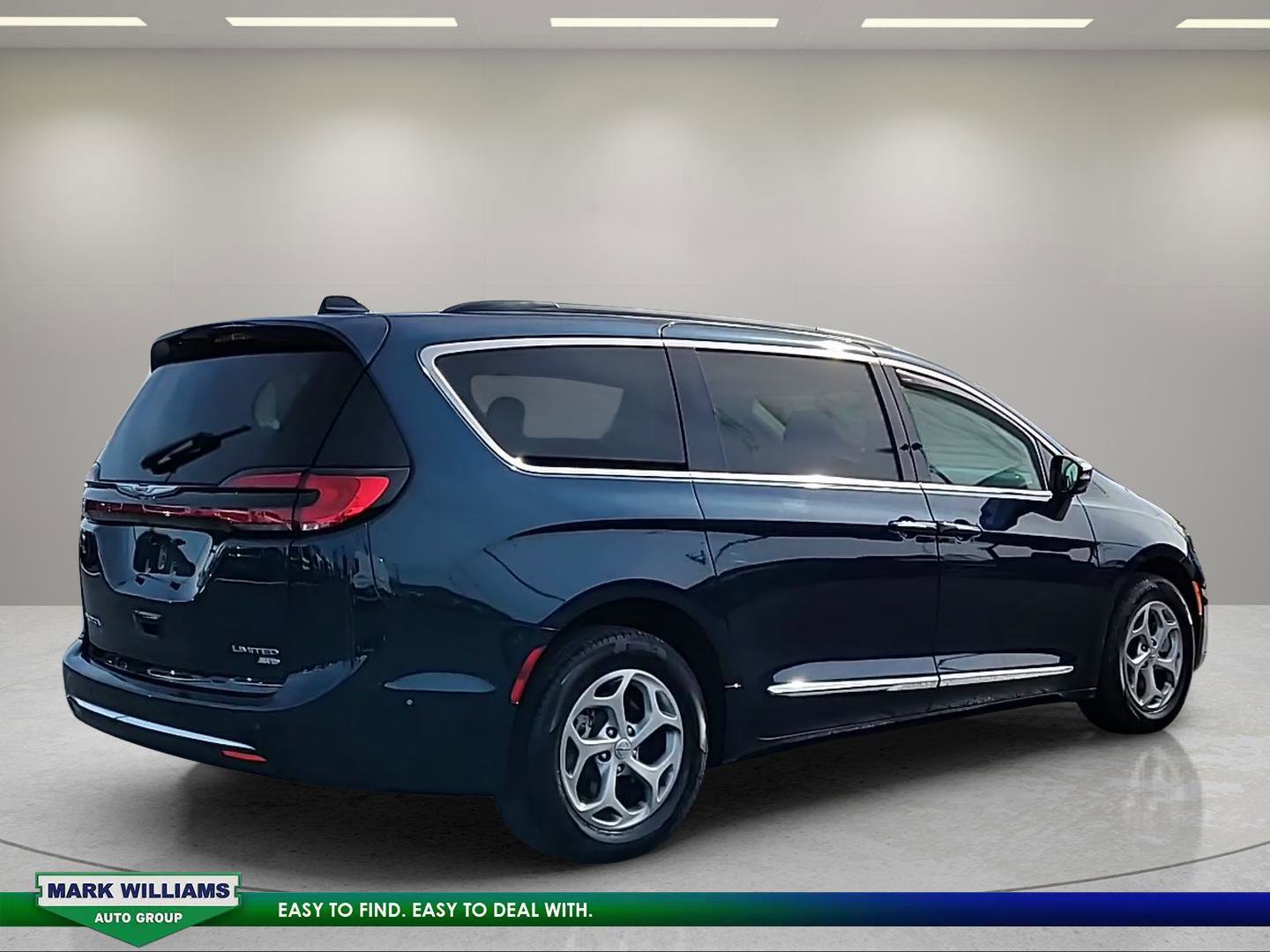 Used 2023 Chrysler Pacifica Limited image 5