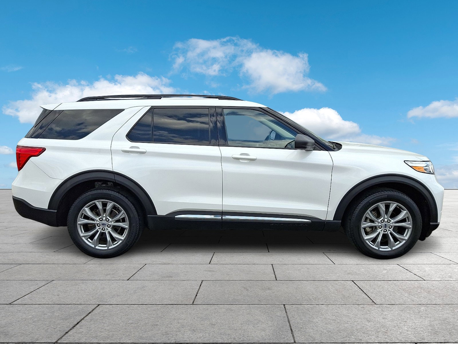 Certified 2021 Ford Explorer XLT w/ Equipment Group 202A image 5