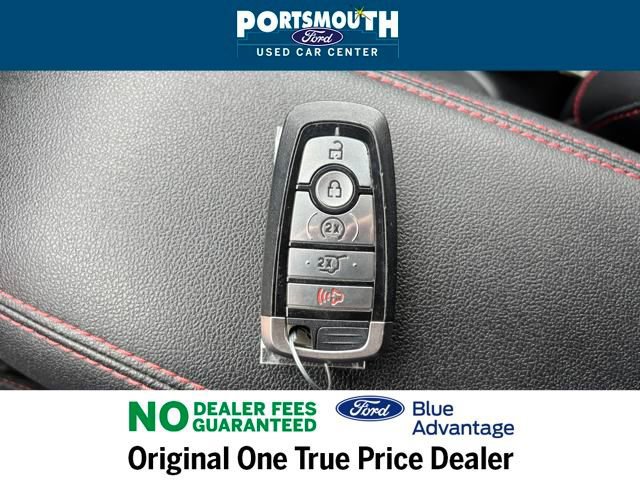 Certified 2022 Ford Escape SEL w/ SEL Stealth AWD Package image 19